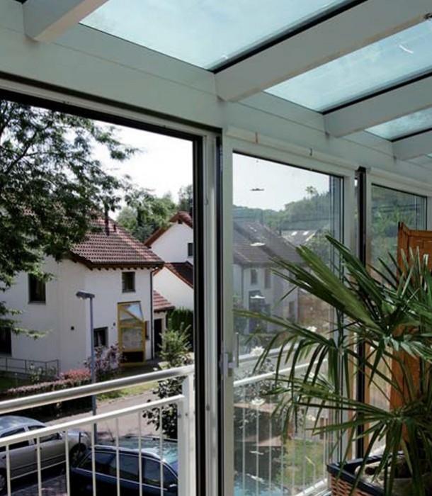 Open up panoramic views and bring the warmth and light of the outside indoors.